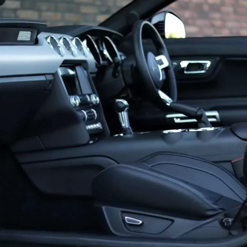 Mustang GT Cabriolet 5L V8 - Image 4